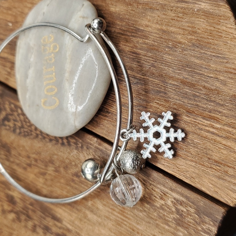 B2630 Snowflake charm bracelet‎ seasonal winter